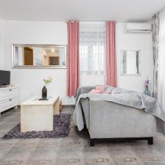 Lovely Apartment In Zadar With Wifi