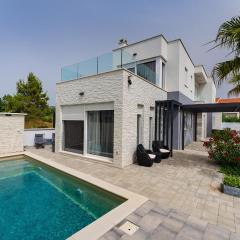 Amazing Home In Zaton