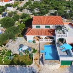2 Bedroom Beautiful Home In Pozorac