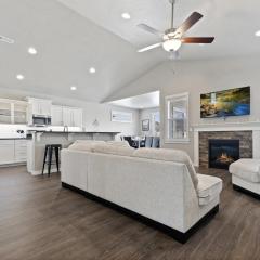 Clean, Pet Friendly King Bed Near Lake Lowell