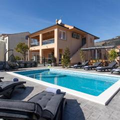 Cozy Home In Kastel Stari