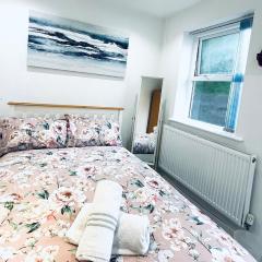 AK Serviced Apartments - Modern Three Bedroom Apartment
