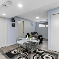 The Cozy Cove - Modern Private Basement Suite with Comfort & Charm, Free Parking, WiFi, Netflix Close to airport & 18 minutes to West Edmonton Mall