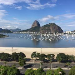 A lazer ou a trabalho fique em Botafogo em frente à Praia e ao Pao de Acúcar