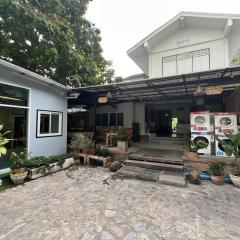 Orchid Hostel Near Bumrungrad hospital and Nana Market