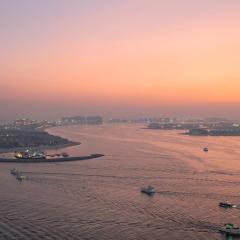 Beachfront 2BR Grand Bleu Luxe Near Dubai Palm & Marina Hotspots