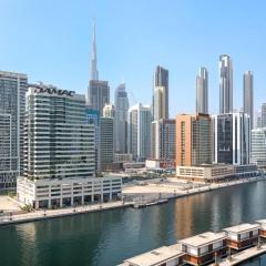 Apartment with Burj Khalifa, Canal View with Big Balcony