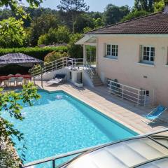 Large house with pool near beach