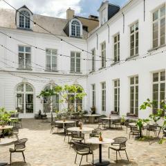 Sapphire House Antwerp, Autograph Collection