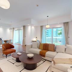 Resort-Style Living in 3BR Townhouse with Palm Views