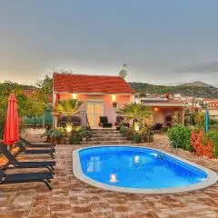 3 Bedroom Cozy Home In Gustirna