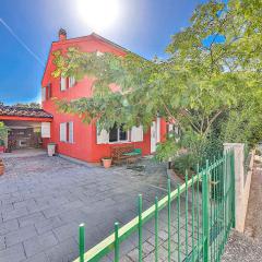 4 Bedroom Lovely Home In Vinisce