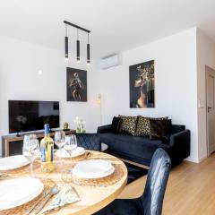 Apartament Ustka Holiday - Black Alice z balkonem i klimatyzacją