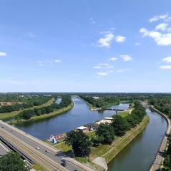 17th Floor with River View Panorama