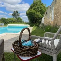 L'Ecurie - Stunning Spacious Studio with Shared Pool