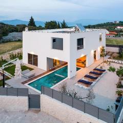 Lovely Home In Skrip With Wifi