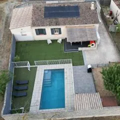 Villa l oasis du Pont proche de Nîmes villa 6p piscine au calme