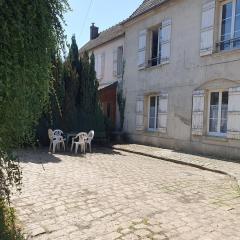 Proximity to Cité Internationale