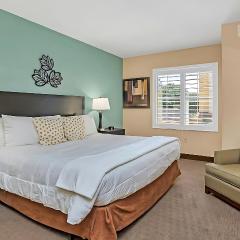 Stylish King Suite w Arcade Game & BBQ Near Disney
