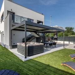 Beautiful Apartment In Kastel Luksic