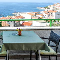 1 Bedroom Gorgeous Apartment In Podgora