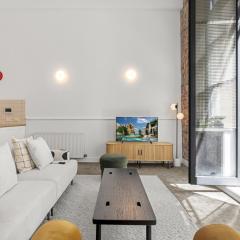 Classic 1-Bed City Stay Near Eateries and Laneways