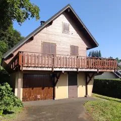 Chalet authentique au cœur de la nature près de Super Besse - FR-1-814-143