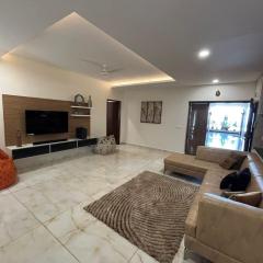 Water's egde service apartment