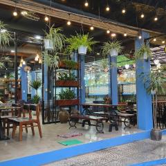 SHARE Hostel & Coffee