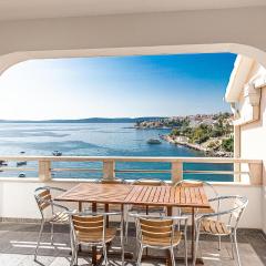 Awesome Apartment In Okrug Gornji