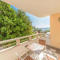 Amazing Apartment In Okrug Gornji