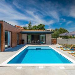 Beautiful Home In Rovinjsko Selo With Sauna