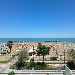 RN003 - Torre Pedrera, esclusivo trilocale fronte mare con balcone