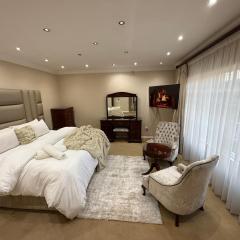 Elegant 5BR House with Pool, Gourmet Kitchen and Reliable Generator