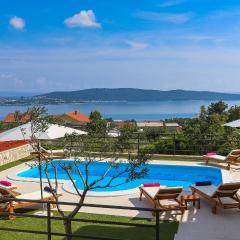 Amazing Home In Kastel Sucurac