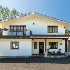 Preciosa y amplia casa con piscina