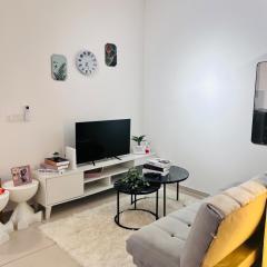 Taman Equine Cozy studio, Well-equipped & Modern facilities