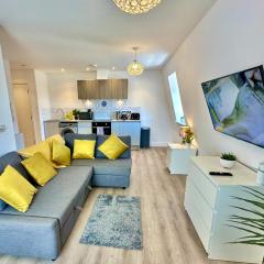Modern Flat Minutes Walk From Restaurants - Bars - Clubs - Beach