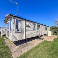 Lovely 8 Berth Caravan At California Cliffs, Near Scratby Beach Ref 50046L