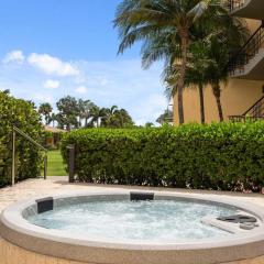 Beachfront - Coral Sea Garden 3BR condo - P116