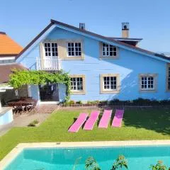 La Casa Azul con piscina