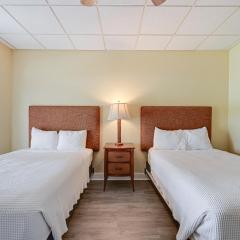 Cozy Condo with Heated Pool Naples Resort Retreat!