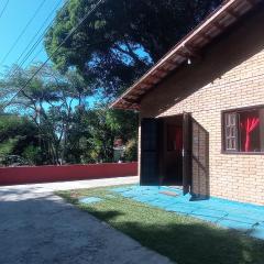 Tahoma Chale Rustico côr Café e vermelho Prumirim Paraiso