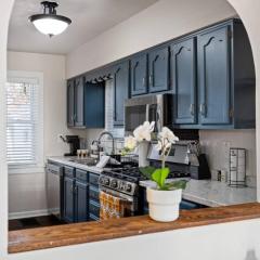 Blue Haven Cottage - Spacious 2BD in the Heights