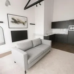 Stylish 1B Apt in Essex w Modern Touch