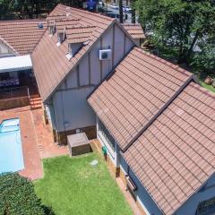 Elegant 5BR House with Pool, Gourmet Kitchen and Reliable Generator