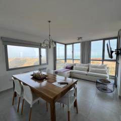 Departamento de lujo frente al mar con vista panorámica, pileta y cochera privada