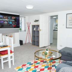 Large 1 Bed Apartment In Southsea Portsmouth - Sleeps 4 & Free Parking