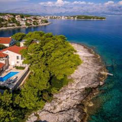 Villa Sumartin Selca, Stunning, Luxurious Frontline 7 Bedrooms, Amazing Sv