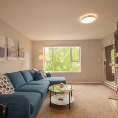 2BR Deer Lodge, Epic Location, Private Covered Patio, Free Parking